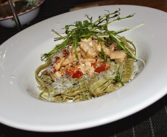 Risentas bönpasta och pastasås med kyckling och soltorkade tomater