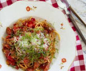 Pasta med chorizo, paprika & tomatsås