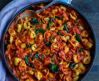 Tortellini i tomatsås