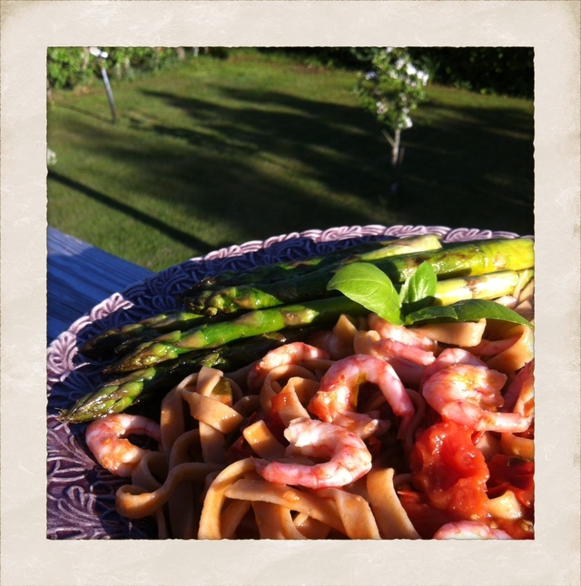 TAGLIATELLE MED RÄKOR, TOMAT OCH VITLÖK