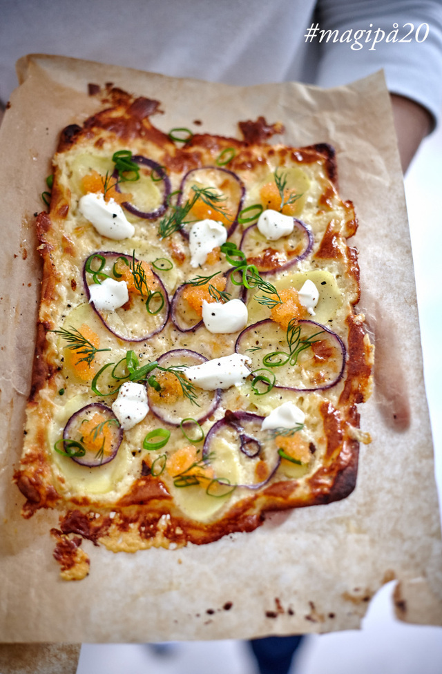 Pizza med Västerbottensost, potatis och löjrom
