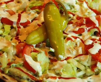 Hemmagjord kebabpizza med fantakebabsås