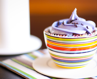 Blåbärsmuffins med frosting av vit choklad