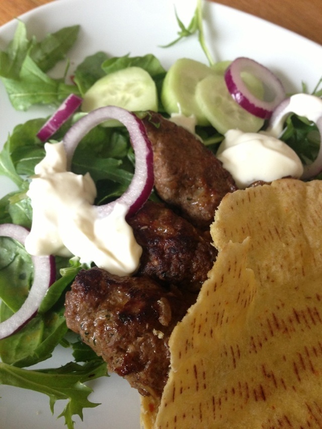 Cevapcici med Pitabröd och vitlökssås