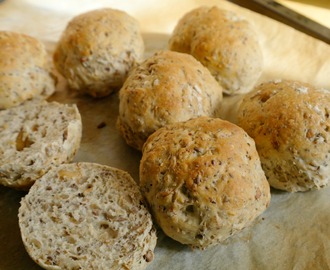 Kalljästa grova frukostbullar