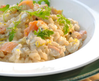 Risotto med rökt lax, gräslök och citron