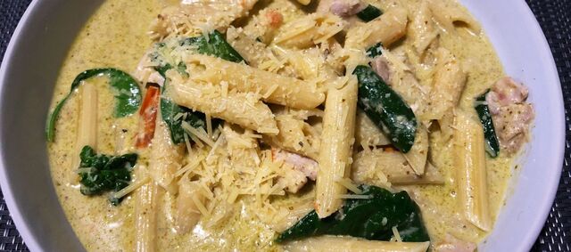 Easy Slow Cooked Chicken Pesto Pasta