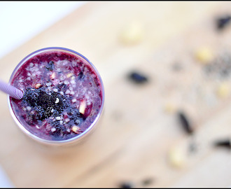 Grön ärtsoppa och acai proteinsmoothie