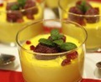 Citronpannacotta med hallonsås