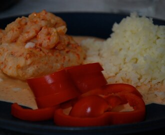 Torsk med ajvar relish och räkor