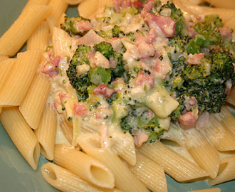 Broccolisås och pasta