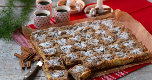 Saftiga kanelrutor med krämig fyllning i långpanna