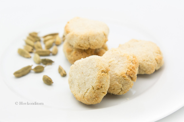 Vegan and Gluten-Free Cardamom Cookies