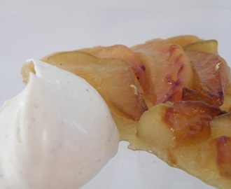 Tarte tatin på päron med vaniljcreme fraiche