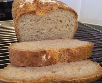 Naturligt glutenfritt vitt bröd med seg och god skorpa!