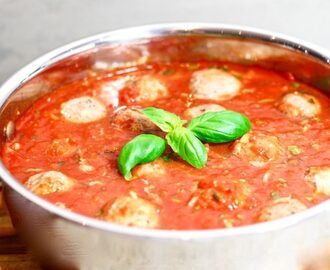 Underbara italienska köttbullar med tomatsås & spaghetti