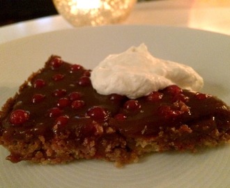 Glutenfri lingonpaj med chokladkolakräm