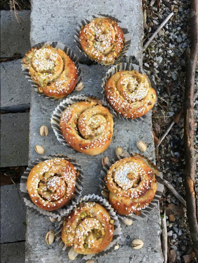 Snurriga pistagebullar med citron och vit choklad