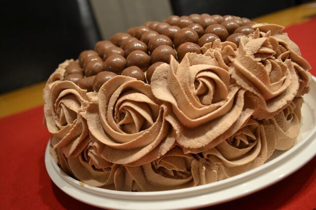 Chokladtårta med Maltesers och smak av Dumle