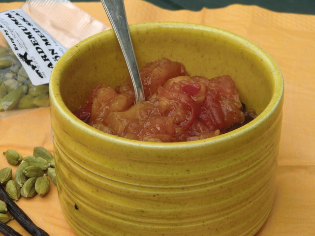 Nektarin- och tomatmarmelad med vanilj, kardemumma och rårörsocker