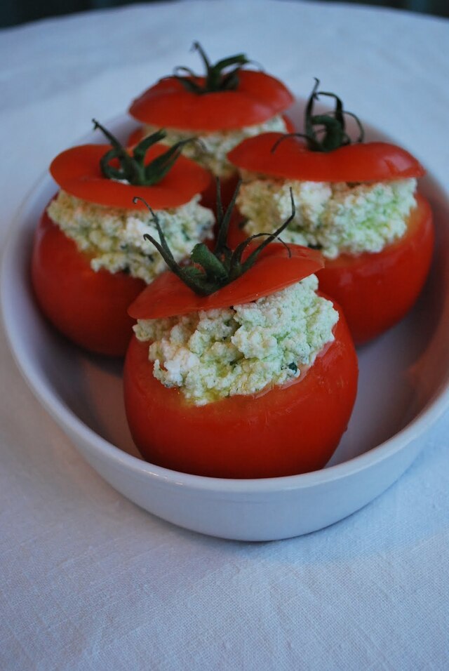 Ljumna tomater med ricotta och basilika