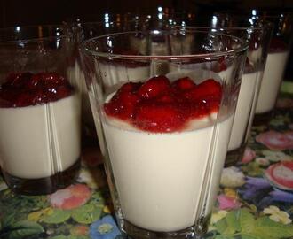 Vaniljpannacotta med karamelliserade jordgubbar