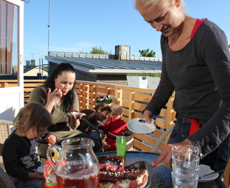 Glutenfri jordgubbstårta med vitchokladmousse