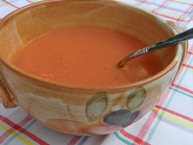 Tomatsoppa med curry och kokosgrädde