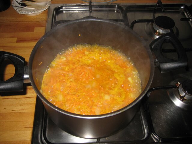 Morotssoppa med chili, ingefära och apelsin