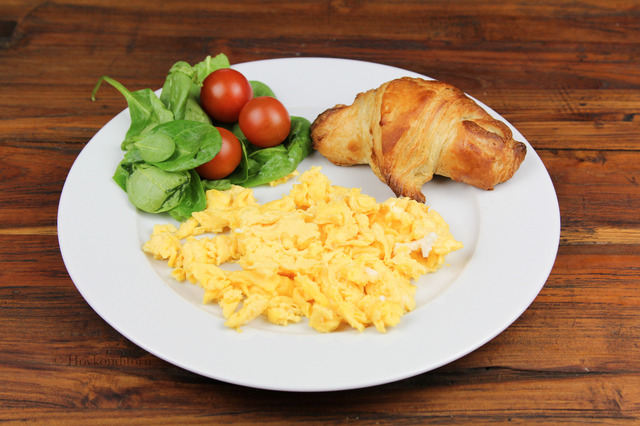 Scrambled eggs and croissant