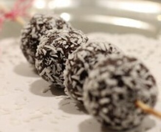 Hälsosamt godis: Nötfria plommon- och chokladbollar.