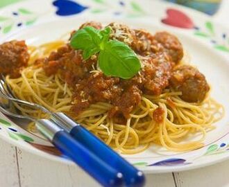 Italienska köttbullar med spagetti