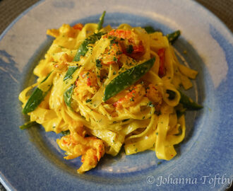 Pasta med kräftstjärtar och saffran - Johanna Toftby