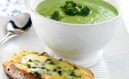 Broccolisoppa med toast