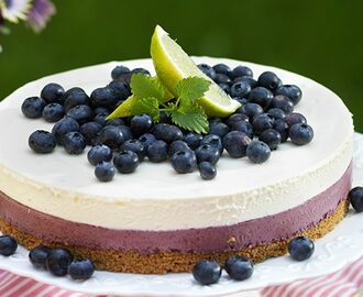 Krämig cheesecake med blåbär och vit choklad recept