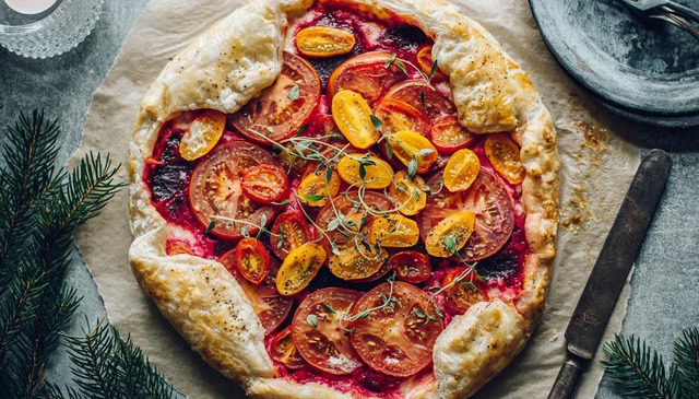 Galette/ Pizza med tomat och rödbeta