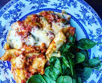 Vegansk lasagne med soltorkad tomat, zucchini och ostkräm