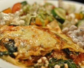 Vegetarisk lasagne med zucchini, spenat och keso