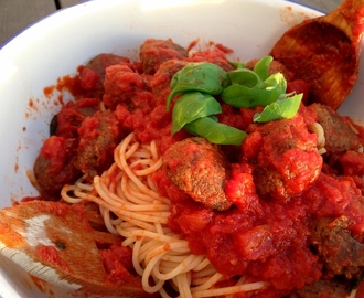 Spaghetti med quornbullar och tomatsås – Lady och Lufsenstyle