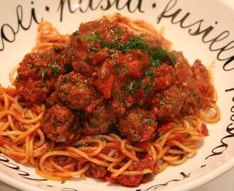 Köttbullar i tomatsås á la Basil