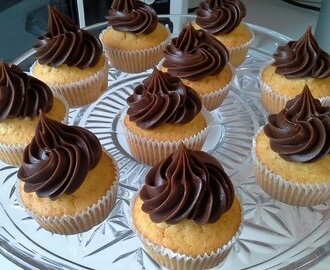 Apelsinmuffins med chokladganache frosting