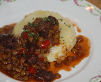 Höstgryta med puylinser och röd paprika