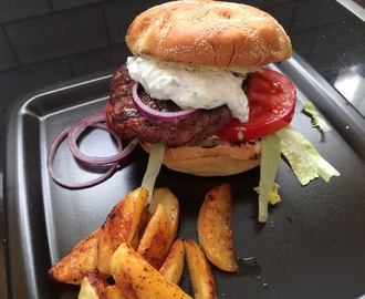 Grillade hamburgare med tzatziki