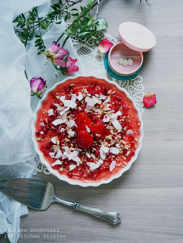 No Food Anxiety! // Strawberry Ice Cream Pie with Coconut Flakes & Pomegranate Seeds