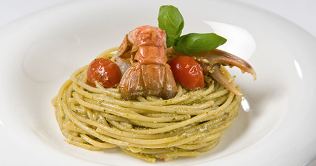Spaghetti med Pesto alla Genovese,  scampi och körsbärstomater