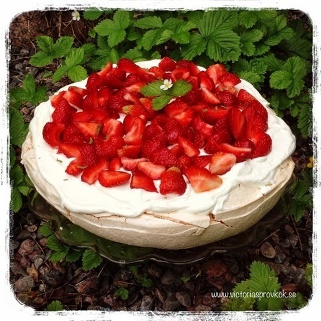 Marängtårta med jordgubbar - perfekt till midsommar