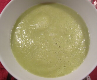 Soppa på broccoli och purjo