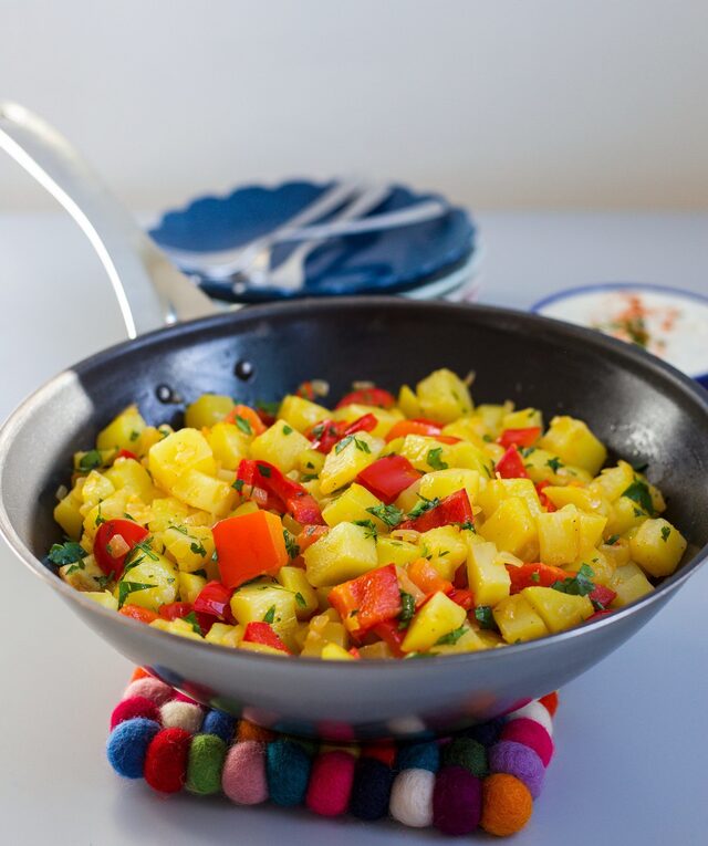 Stekt potatis med vitlök och paprika