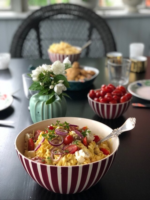 Krämig pastasallad med curry och mangochutney