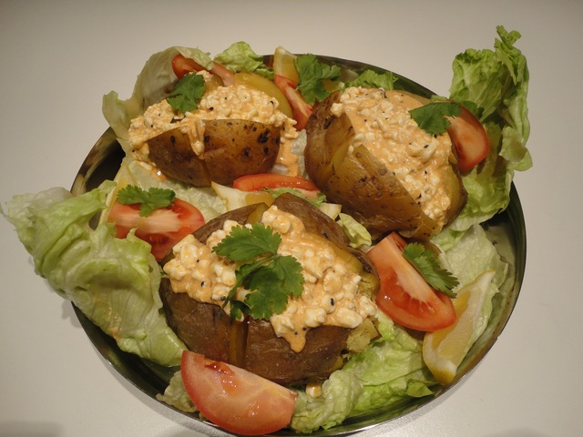 Potatoes Stuffed with Spicy Cottage Cheese